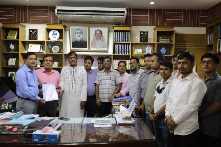   দুই সাংবাদিকের উপর হামলার প্রতিবাদে আইনমন্ত্রী বরাবরে স্মারকলিপি সিইউজের