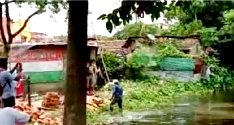 অবৈধভাবে পুকুর ভরাটের অভিযোগে ৪ জনের বিরুদ্ধে মামলা