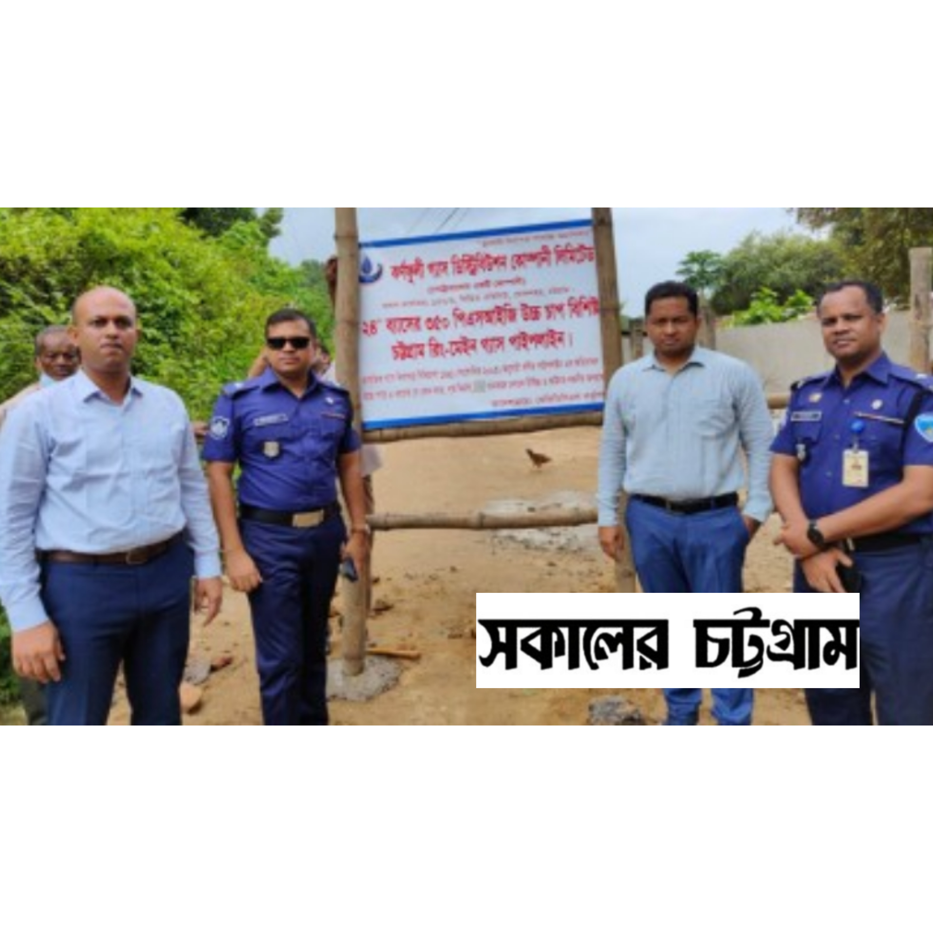 বসেছে চেকপোস্ট, গ্যাস লাইনের ওপর দিয়ে  সলিমপুরে যান চলাচল বন্ধ