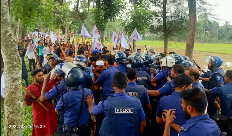 বিএনপি-পুলিশ সংঘর্ষ বাঁশখালীতে, আহত অর্ধশতাধিক