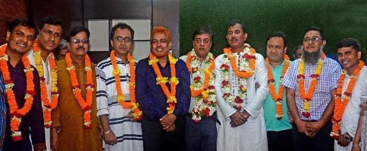 চট্টগ্রাম সাংবাদিক ইউনিয়নের নেতৃত্বে তপন চক্রবর্তী ও ম.শামসুল ইসলাম