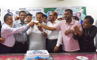 জেলা পরিষদের নবনির্বাচিত চেয়ারম্যান এটিএম পেয়ারুল ইসলামকে রিহ্যাবের ফুলের শুভেচ্ছা