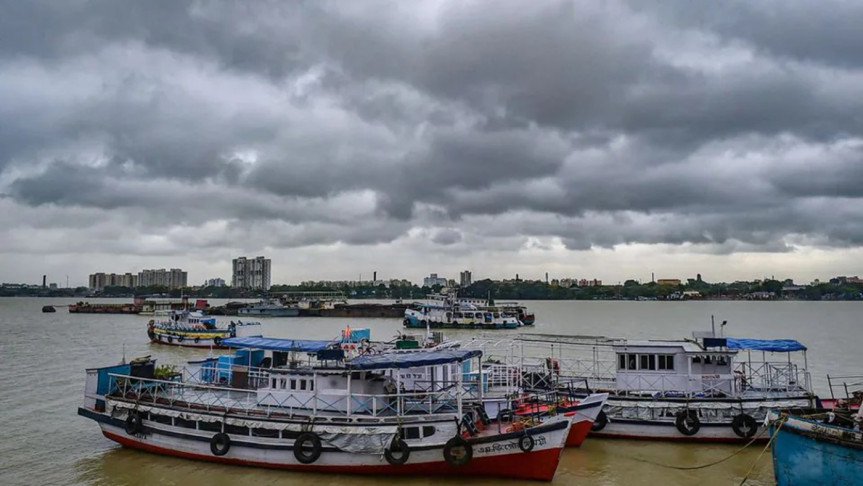 সারা দেশে নৌযান চলাচল বন্ধ ঘোষণা 