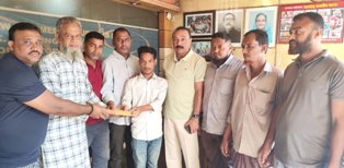 খাতুনগঞ্জে নিহত শ্রমিক মাসুদের পরিবারকে আর্থিক সহায়তা প্রদান