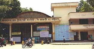 চট্টগ্রাম বিআরটিএ’তে সহজেই মিলছে সেবা : রাজস্ব বাড়াতে তৎপরত কর্মকর্তারা