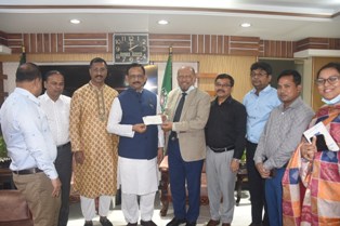 চসিকে রাস্তা কর্তন বাবদ চট্টগ্রাম ওয়াসার ৭ কোটি টাকার চেক প্রদান