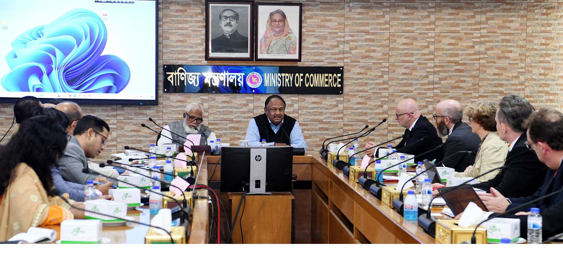 প্রাইমার্কের সাথে বাণিজ্যমন্ত্রীর বৈঠক : উপযুক্ত মূল্য নিশ্চিত করার আহ্বান
