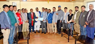 চট্টগ্রাম প্রেস ক্লাবের নতুন কমিটির দায়িত্ব গ্রহণ