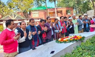  জাতির পিতার সমাধিতে চট্টগ্রাম প্রেসক্লাব নেতৃবৃন্দের শ্রদ্ধা