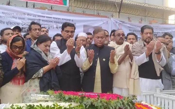 সৈয়দ আশরাফের সমাধিতে আওয়ামী লীগ নেতাকর্মীদের শ্রদ্ধা