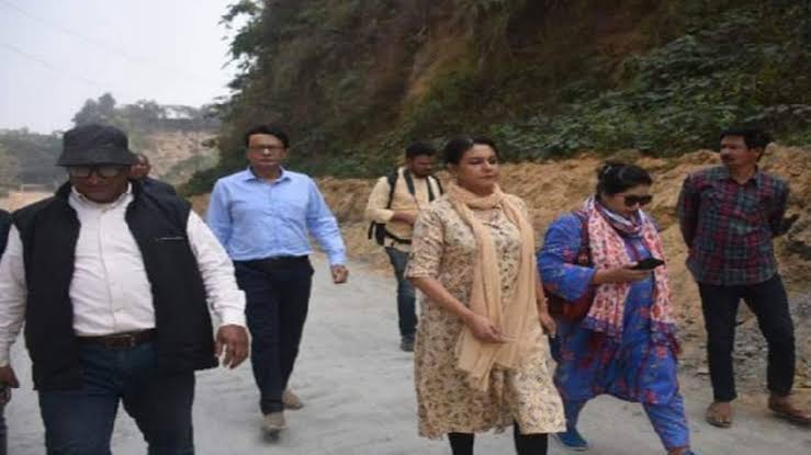 চট্টগ্রামে বেলা’র রিজওয়ানা হাসানের গাড়িতে ভূমিদস্যুদের হামলা  