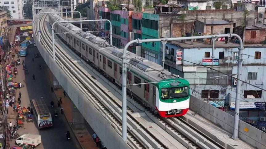 বৈদ্যুতিক লাইনে নববর্ষের ফানুস, ২ ঘণ্টা বন্ধের পর সচল মেট্রোরেল