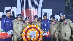 মহান শহিদ দিবস ও আন্তর্জাতিক মাতৃভাষা দিবসে ইন্ডাস্ট্রিয়াল পুলিশ সুপার  শ্রদ্ধা নিবেদন