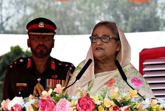  বহি:শক্তির আক্রমণ থেকে দেশকে রক্ষায় সশস্ত্র বাহিনীকে সক্ষম করে গড়ে তোলা হচ্ছে : প্রধানমন্ত্রী