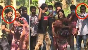 নারী সাংবাদিককে হেনস্তায় জড়িত দুর্বৃত্তদের বিচার দাবি