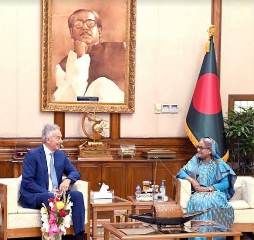  প্রধানমন্ত্রীর সঙ্গে বৈঠক করেছেন সাবেক ব্রিটিশ প্রধানমন্ত্রী টনি ব্লেয়ার