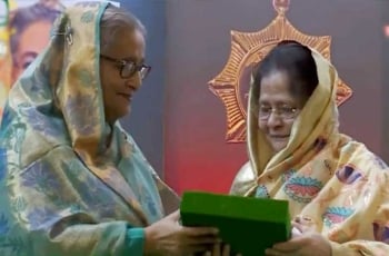 স্বাধীনতা পুরস্কার প্রদান করলেন প্রধানমন্ত্রী