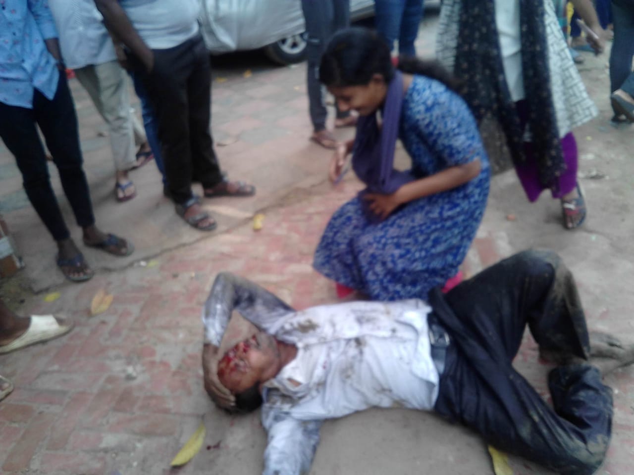সীতাকুণ্ডে জমি বিরোধে ঘরের সামনে সিঁড়ি দেয়াকে কেন্দ্র করে দু'পক্ষের সংঘর্ষ, আহত ২০