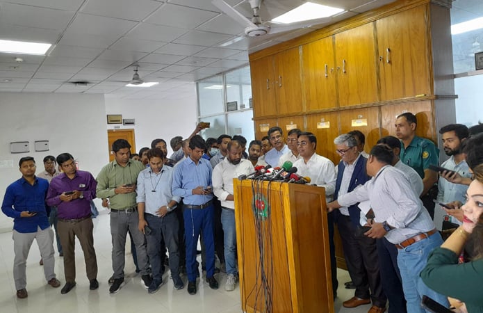  সংসদ নির্বাচনে ৩০০ আসনেই ব্যালটে ভোট হবে : ইসি সচিব