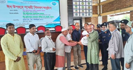 চট্টগ্রামে বীর মুক্তিযোদ্ধাদের মাঝে কাজী ফার্মসের সৌজন্যে ঈদ উপহার বিতরণ