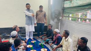 রোজাদারদের আপ্যায়নে মেয়র, পথশিশু থেকে শ্রমিক সবাই পেলো ইফতার