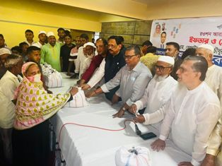 ২০০০ পরিবার পেল মেয়রের ইফতার ও সেহেরীসামগ্রী
