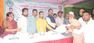 ৫০০ পরিবার পেল মেয়রের ইফতার ও সেহেরীসামগ্রী