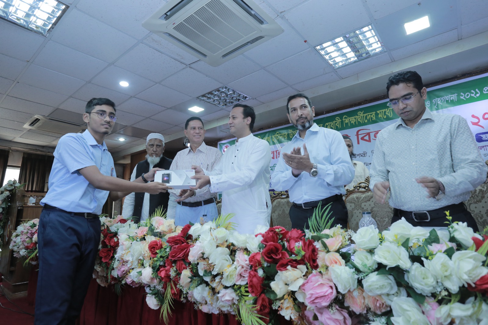  স্মার্ট সিটিজেন তৈরীর জন্য মোবাইল ট্যাবলেট ভূমিকা রাখবে: নওফেল