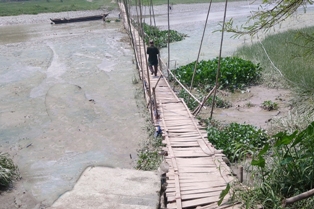 একটি সেতুর অভাবে দুর্ভোগে হাজারো মানুষ