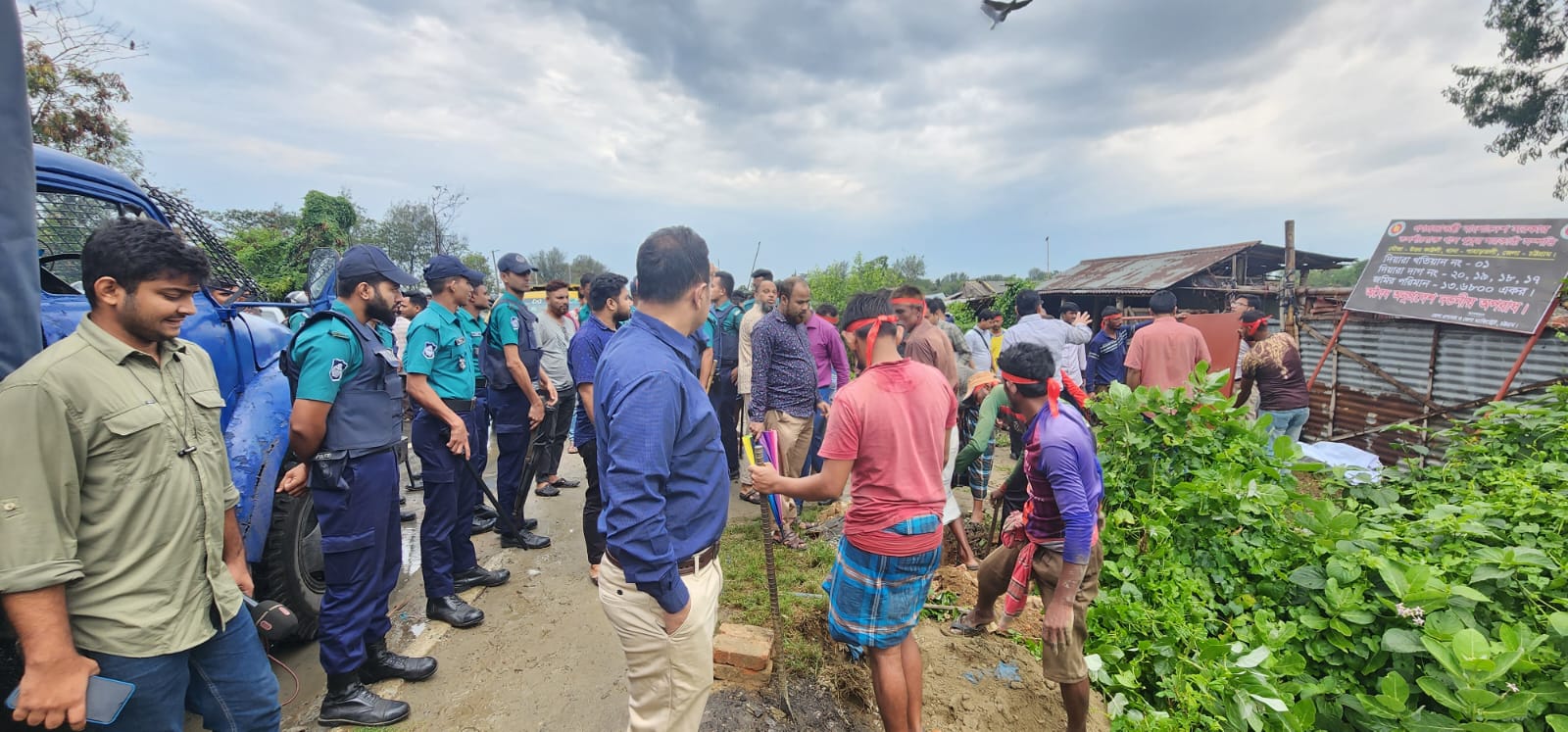 চট্টগ্রাম জেলা প্রশাসনের অভিযানে ১৫ টি পুকুরসহ ১০০ একর  সরকারী খাস জমি উদ্ধার