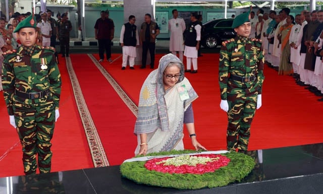  ঐতিহাসিক ছয় দফা দিবসে বঙ্গবন্ধুর প্রতিকৃতিতে প্রধানমন্ত্রীর শ্রদ্ধা নিবেদন