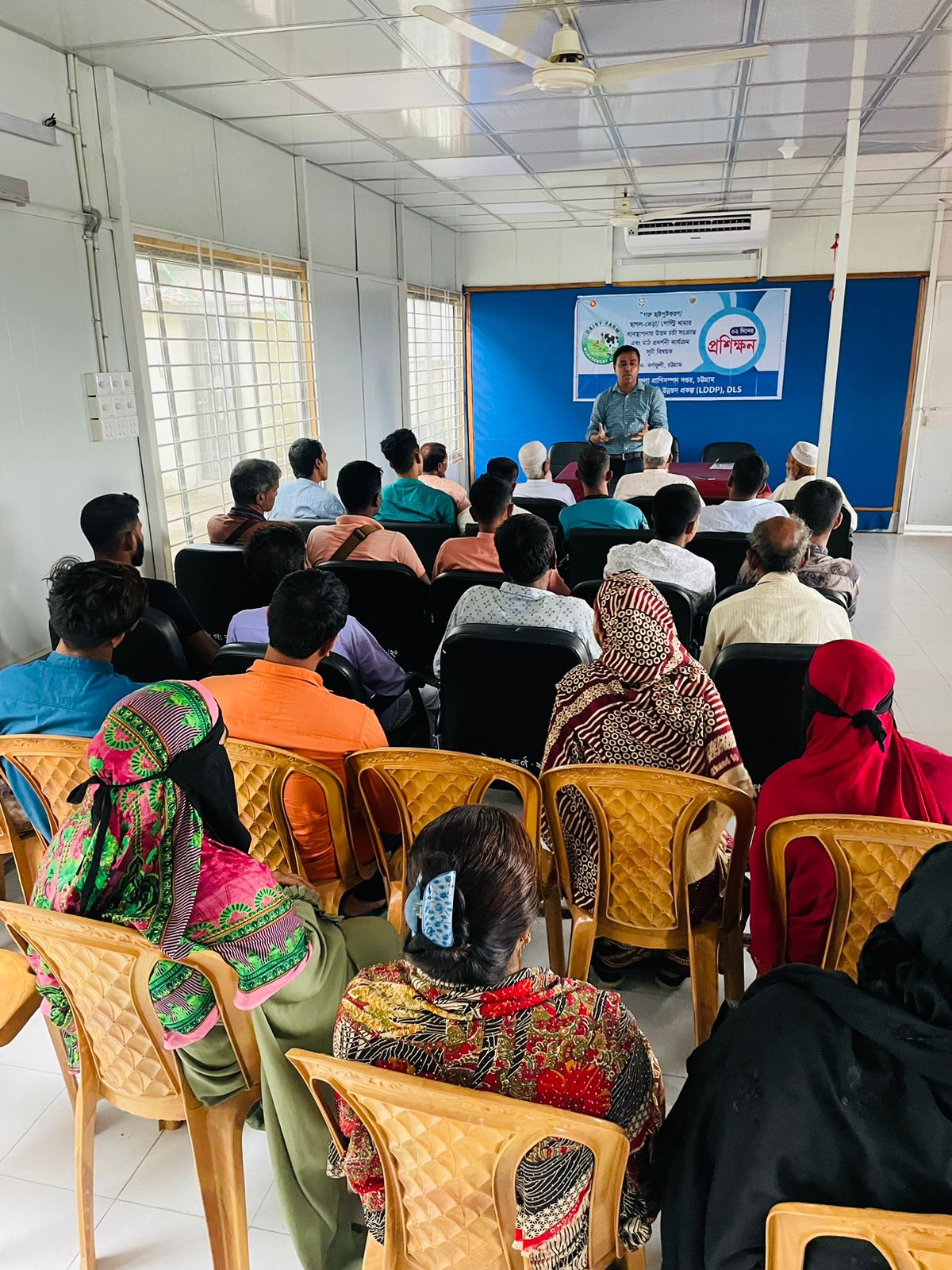 কর্ণফুলীতে ছাগল-ভেড়া খামার ব্যবস্থাপনা  বিষয়ক প্রশিক্ষণ
