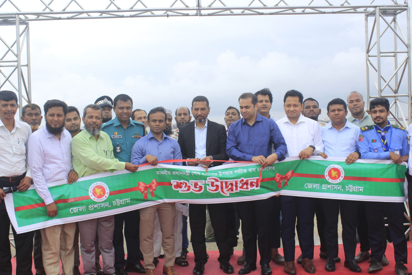চট্টগ্রামে পর্যটকদের জন্য জেলা প্রশাসনের ব্যবস্থাপনায় চালু হলো বিশেষ বাস সার্ভিস   