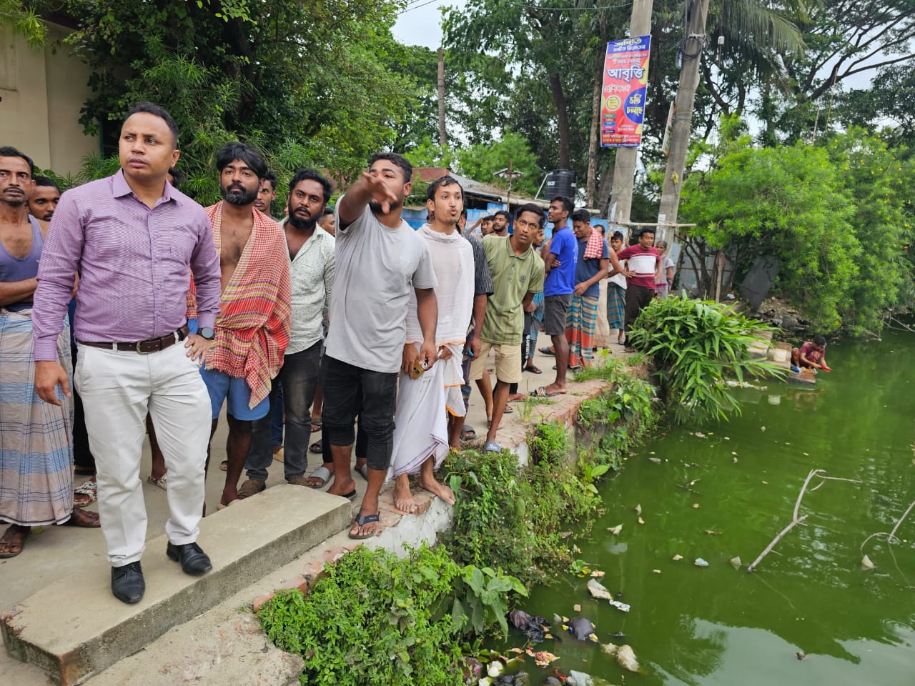 চট্টগ্রাম জেলা প্রশাসকের নির্দেশনায় অবৈধভাবে ভরাটকৃত শতবর্ষী কালী পুকুর পুন:খনন