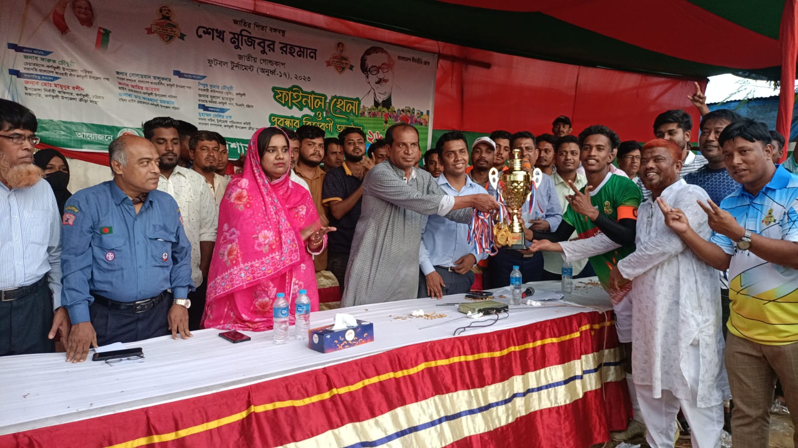 কর্ণফুলীতে  বঙ্গবন্ধু গোল্ড কাপ টুর্নামেন্টে বড় উঠান ইউনিয়ন চ্যাম্পিয়ন
