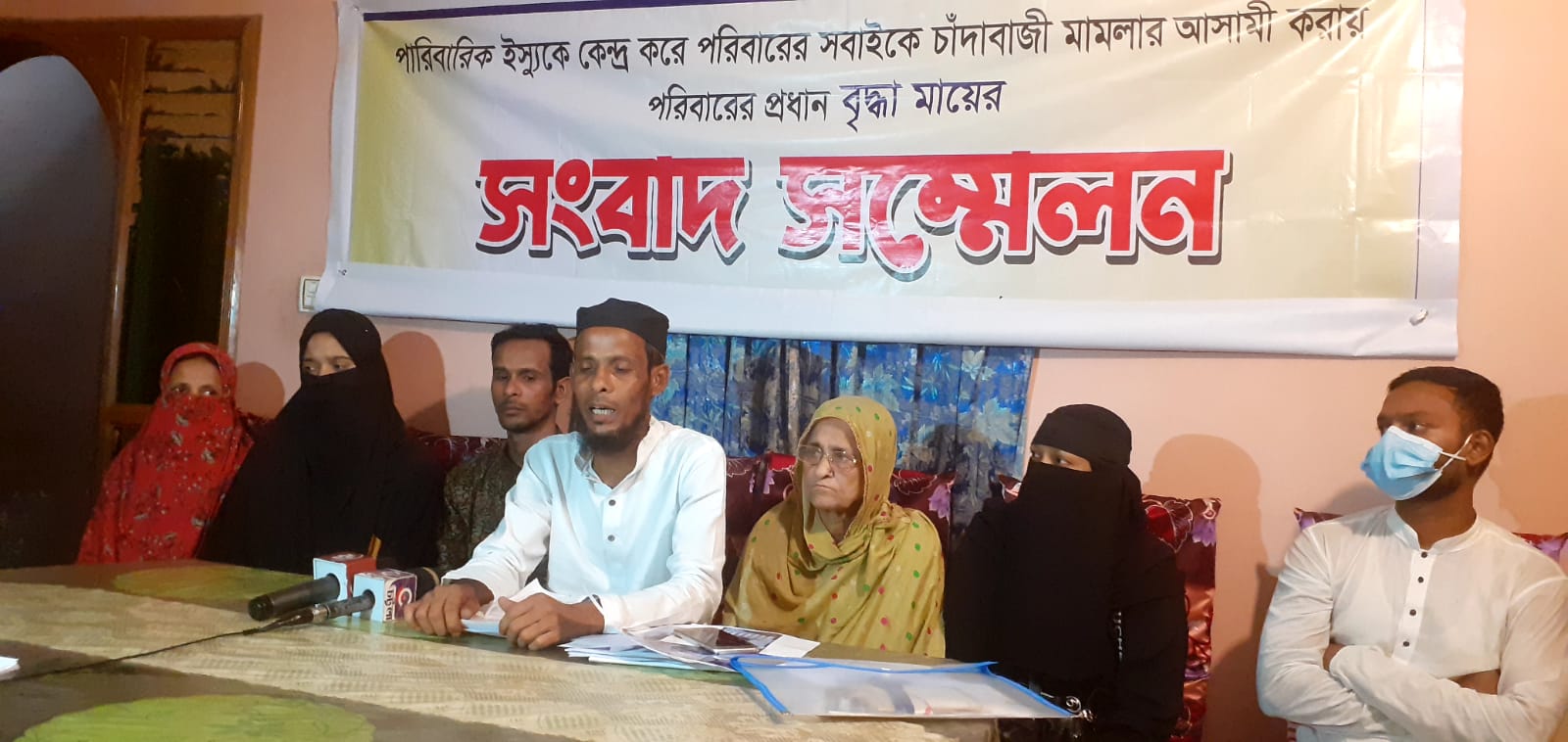 চট্টগ্রামে ছেলে ও নাতিকে গ্রেফতারে পুত্রবধূর বিরুদ্ধে বৃদ্ধার অভিযোগ  
