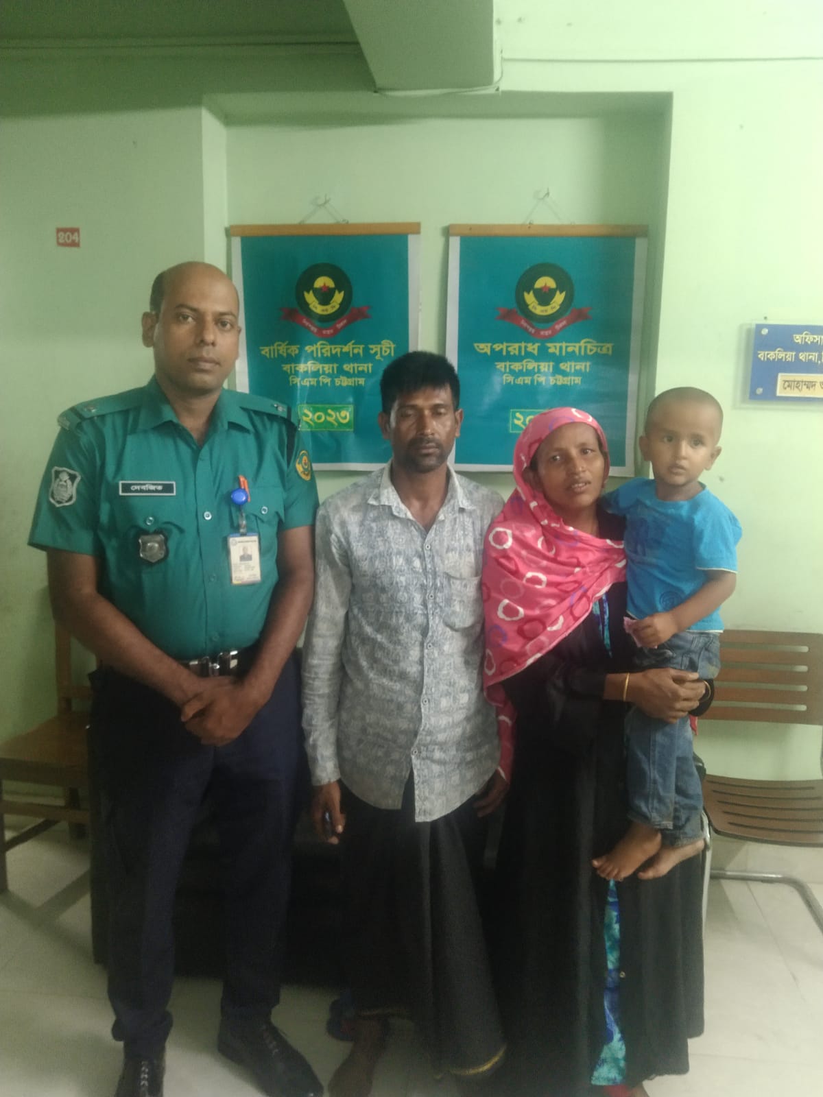 শিশু সায়মনকে মা-বাবার জিম্মায়