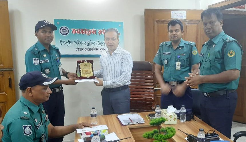 সিএমপি’র ট্রাফিক-উত্তর বিভাগের সভায় টিআই ও সার্জেন্টসহ ৮জন পুরস্কৃত