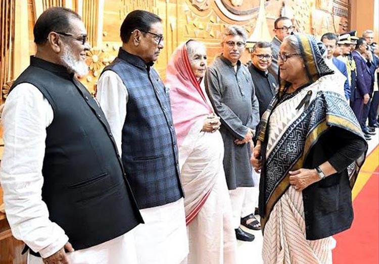 ব্রিকস শীর্ষ সম্মেলনে যোগ দিতে জোহোনেসবার্গের উদ্দেশে রওয়ানা দিয়েছেন প্রধানমন্ত্রী