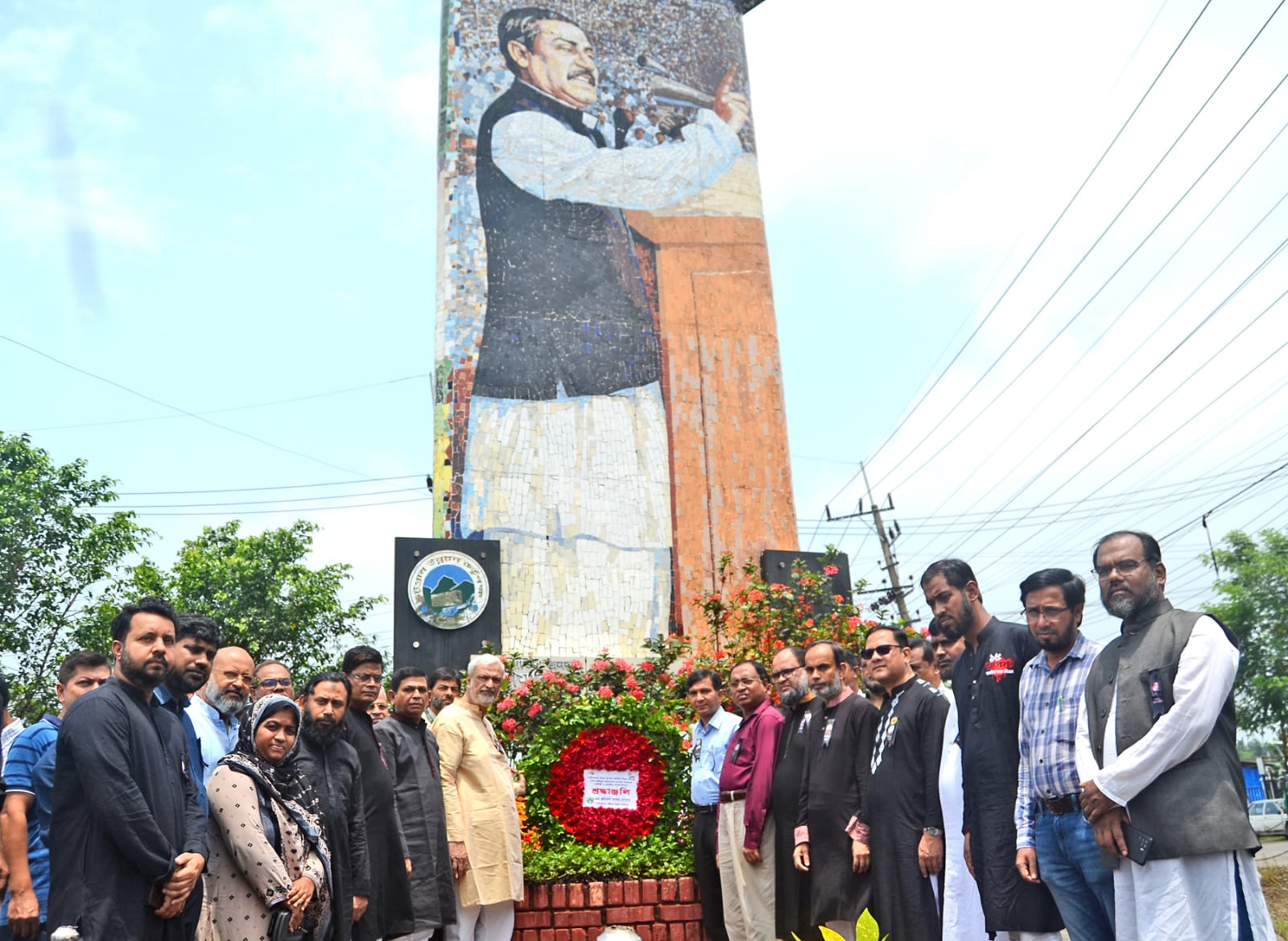 বঙ্গবন্ধুর ম্যুরালে ফুলেল শ্রদ্ধা জানালেন সিডিএ চেয়ারম্যান