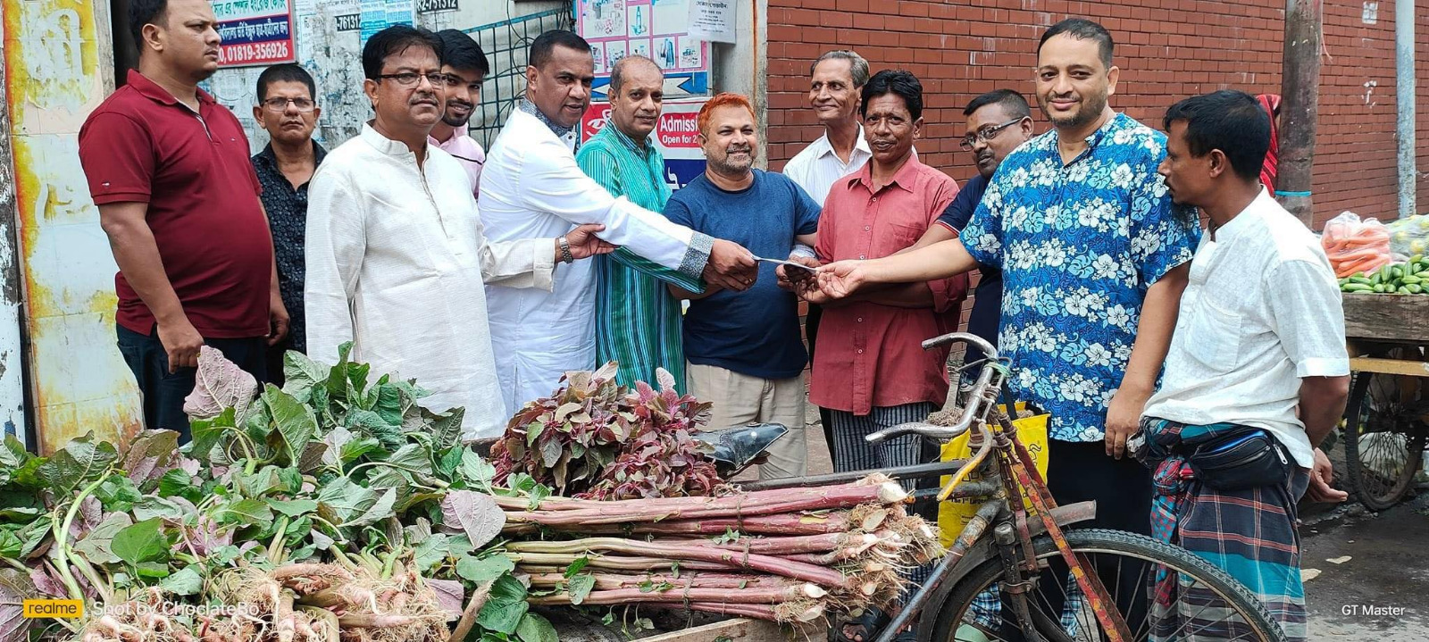 বাগমনিরামে ডেঙ্গু আক্রান্ত স্কুল ছাত্রীর পিতাকে নগদ অর্থ সাহায্য