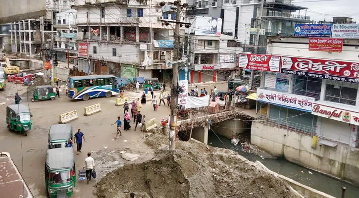 আট মাস পর যান চলাচল শুরু মুরাদপুর-অক্সিজেন সড়কে