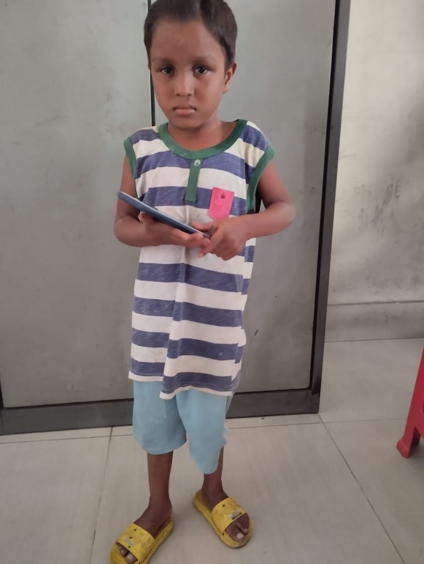 বন্দর ধুপপুল মোড়ে শিশু উদ্ধার  