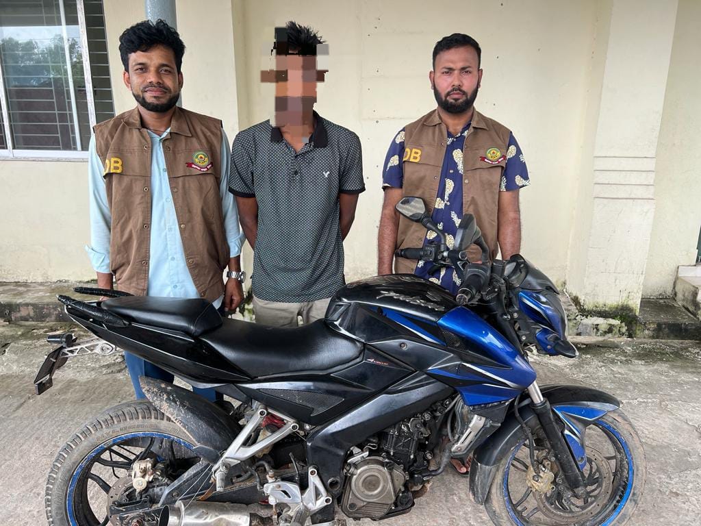 বায়েজিদ বোস্তামীতে  চোরাই মোটরসাইকেলসহ আটক ১
