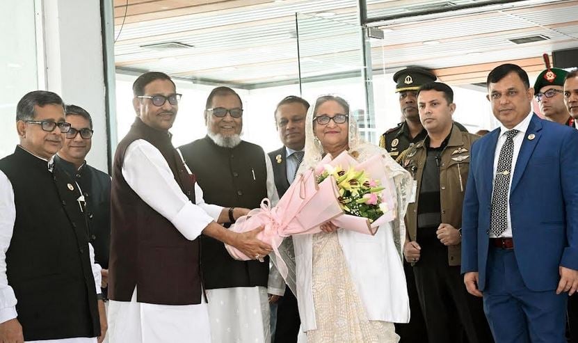  নয়াদিল্লি থেকে দেশে ফিরেছেন প্রধানমন্ত্রী