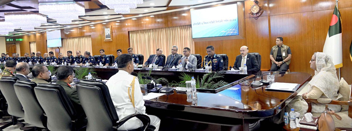 দেশের স্বাধীনতা ও সার্বভৌমত্ব রক্ষায় প্রয়োজনীয় সামরিক প্রস্তুতির আহ্বান প্রধানমন্ত্রীর