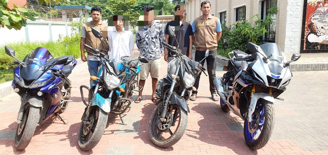 নাসিরাবাদে চোরাই মোটরসাইকেলসহ আটক ৩