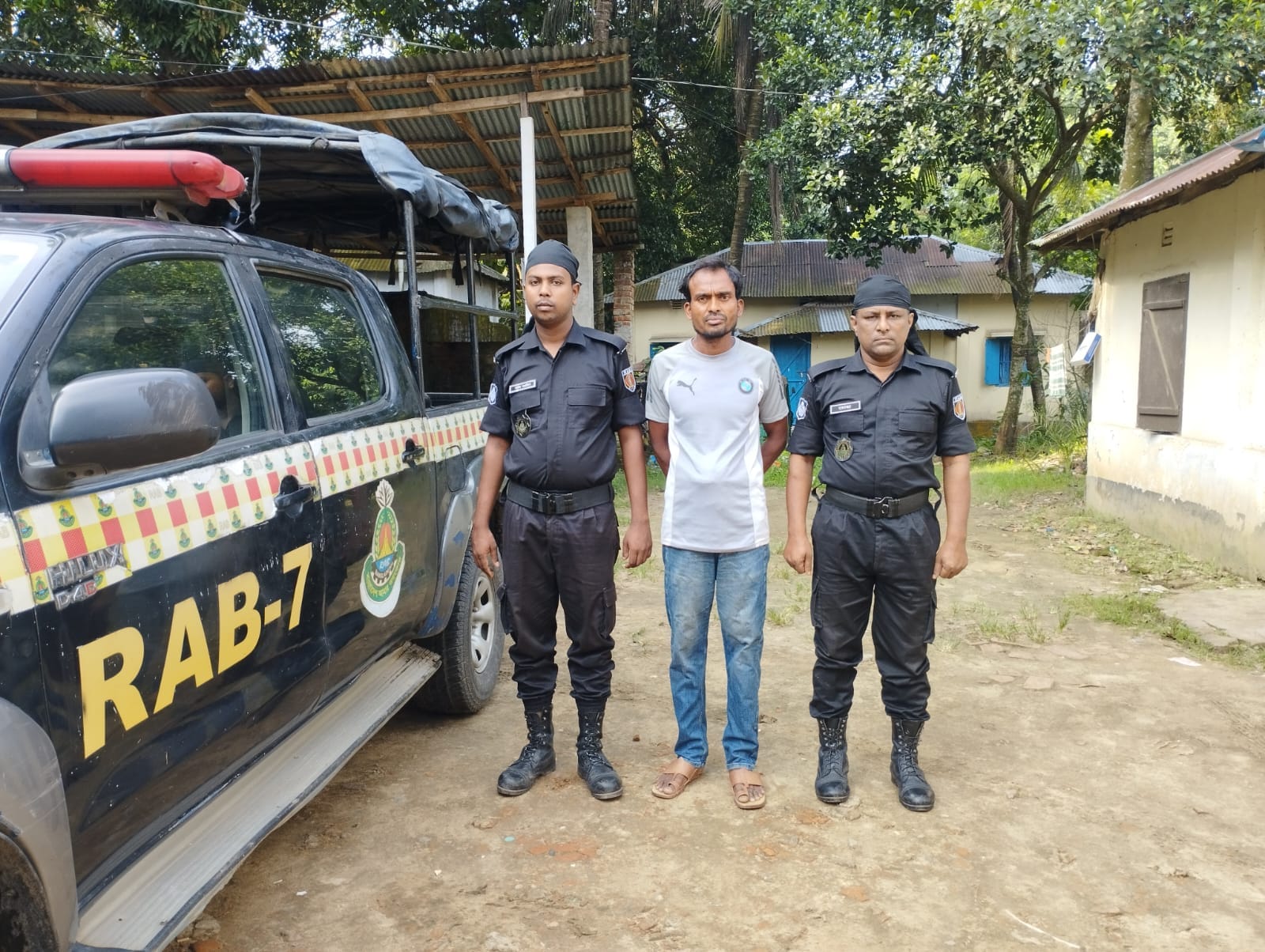 ফটিকছড়িতে হত্যা মামলার পলাতক আসামি ইকবাল গ্রেফতার