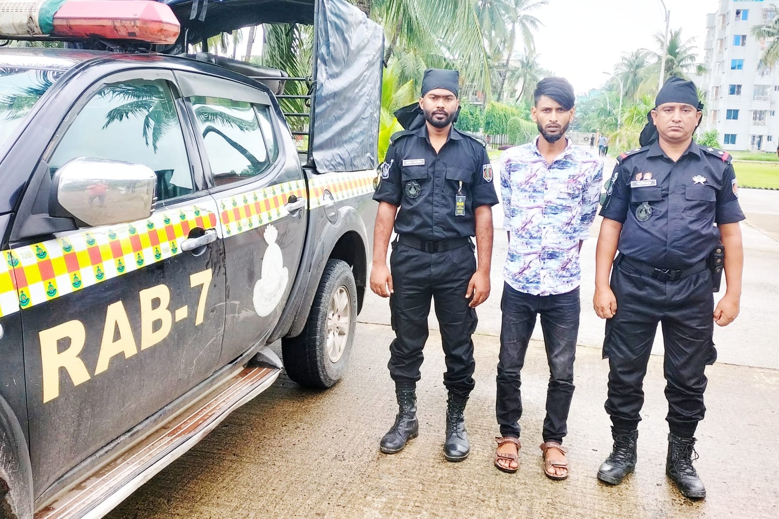 বায়জিদে কোটি টাকার মূল্যে ইয়াবাসহ মাদক কারবারী আটক