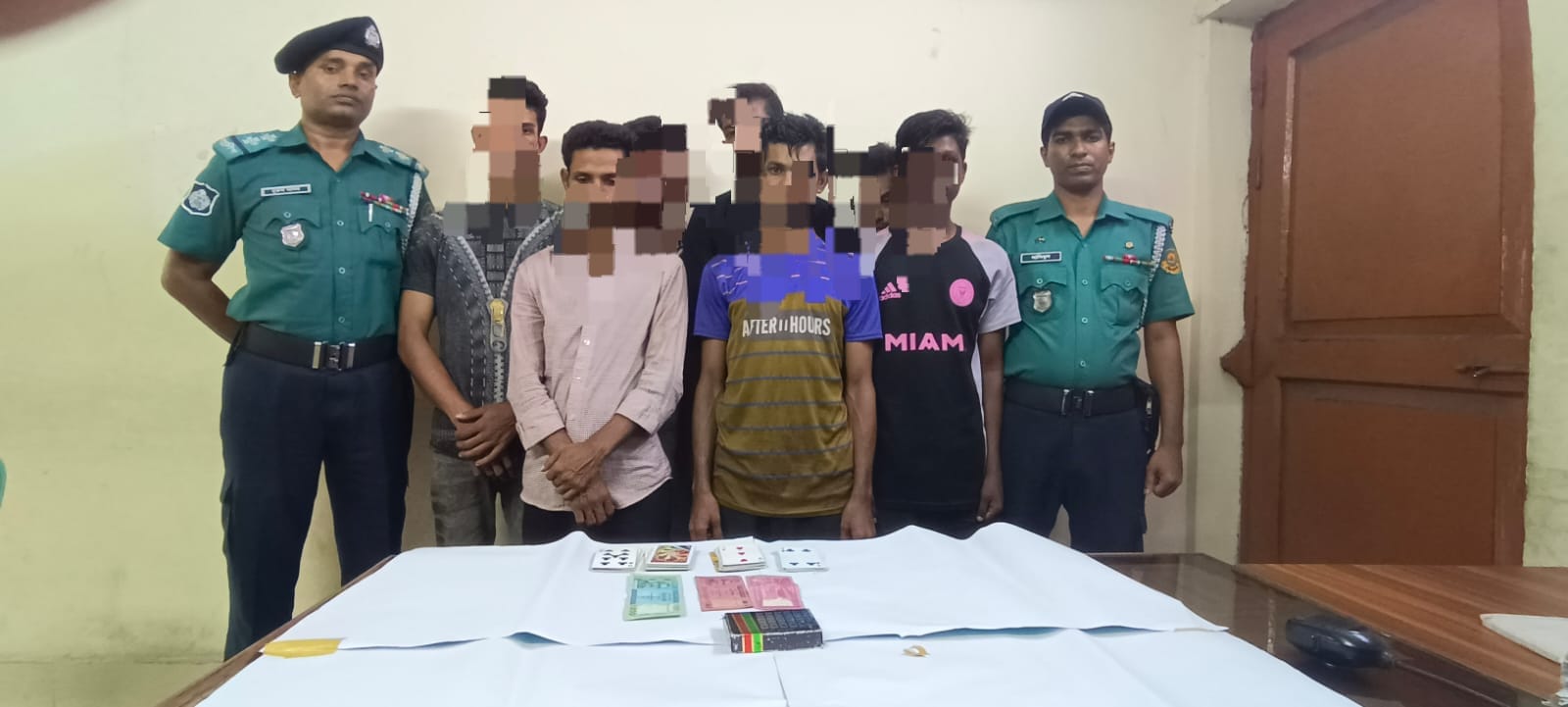 খুলশীতে নারীসহ আটক ৯